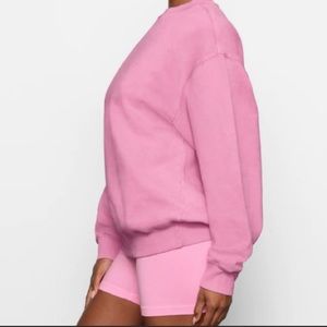 NWT SKIMS Bubble Gum Pink Boyfriend Fleece
Crew Neck Sweatshirt!